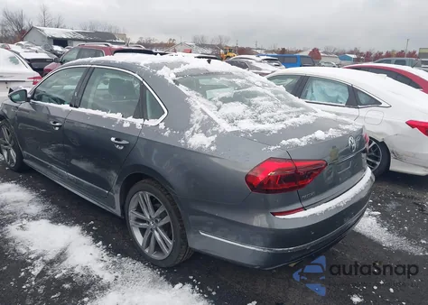 2017 Volkswagen Passat 1.8T R-Line из США, поврежденный, VIN 1VWDT7A32HC060315